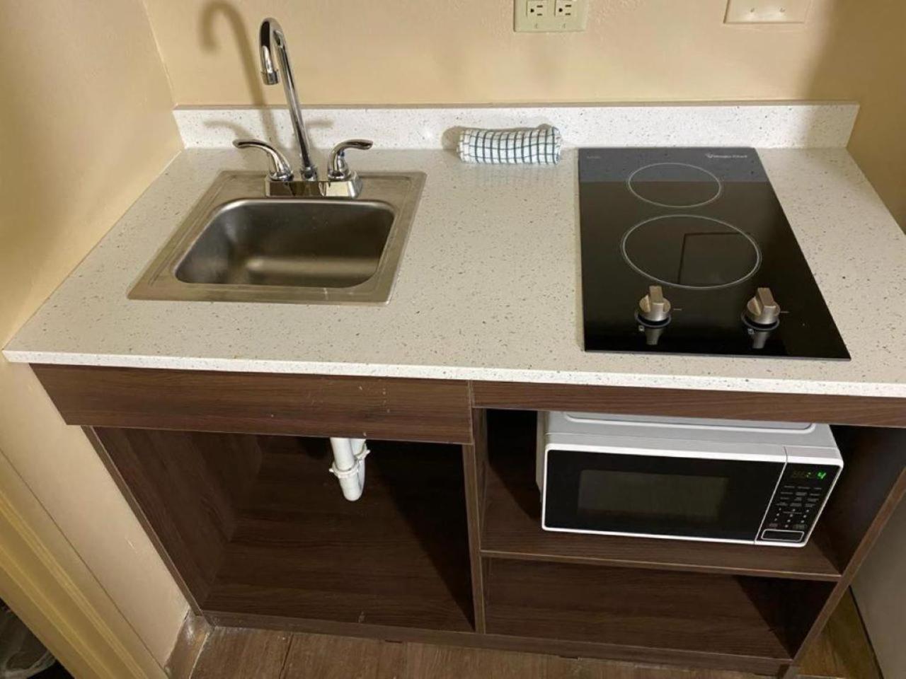Suburban Studios Winston-Salem Near Hanes Mall Экстерьер фото